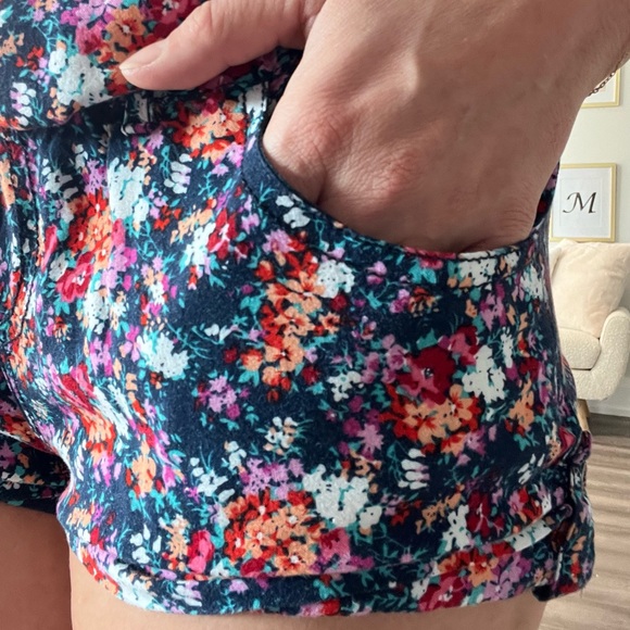 Super Cute Floral Romper! - Picture 3 of 8